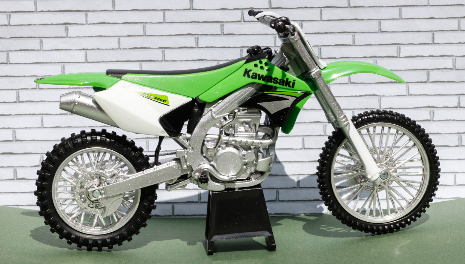 New Ray 1-12 Kawasaki KX250F